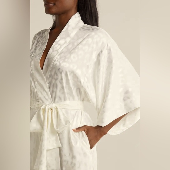 Vintage Decadence Leopard Satin Damask Wrap / Robe |Size M/L - Picture 2 of 12